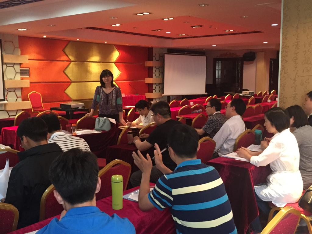 常主任和学员在一起总结研讨